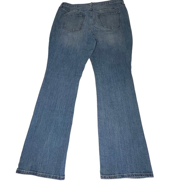 Old Navy Curvy Boot Cut Mid Rise Jeans Women's 14 | Light Blue Denim - Picture 2 of 10